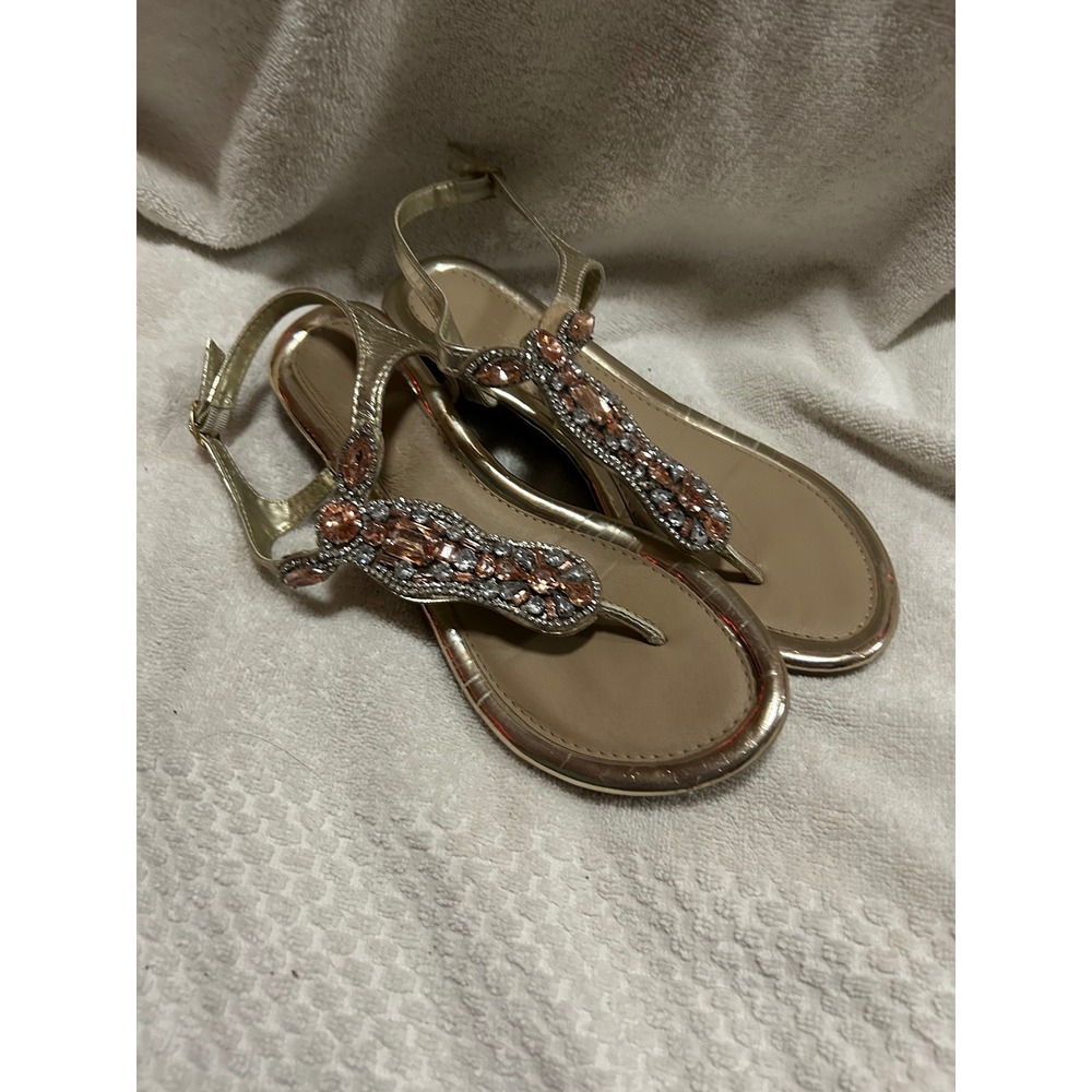 Andiamo Aaragon Womens 7M Gold Metallic Rhinestone Wedge Thong Sandals Buckle